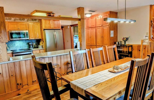 Clayton House | Sparrows Nest Downtown Clayton w/Hot Tub - Dog Friendly!