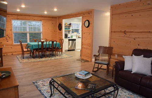 Big Chimney House | Sparrows Nest Luxurious newly built home overlooking woods and mountains.