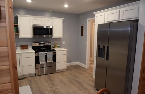 Big Chimney House | Sparrows Nest Luxurious newly built home overlooking woods and mountains.