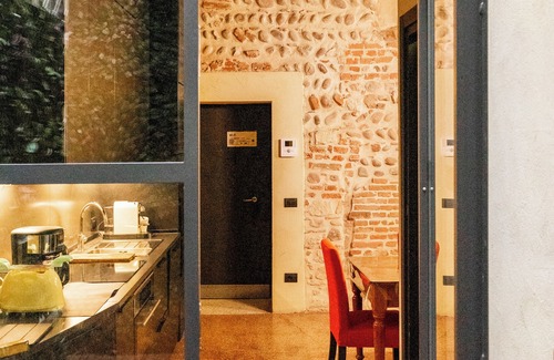 Sud-Est Apartment | Spazio Seicentesco: 2-bedroom apartment in Verona's city centre with WiFi and AC