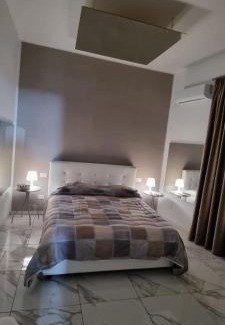 Roccapiemonte Bed & Breakfast | Specchio & Riflesso