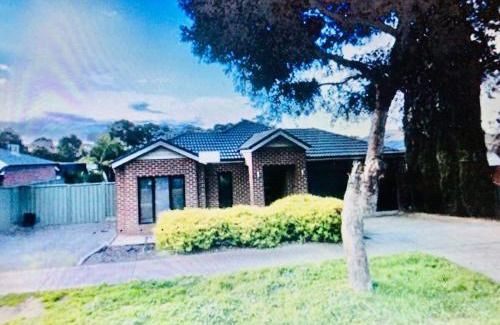 Kangaroo Flat House | Specious home in Bendigo