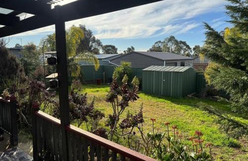 Kangaroo Flat House | Specious home in Bendigo