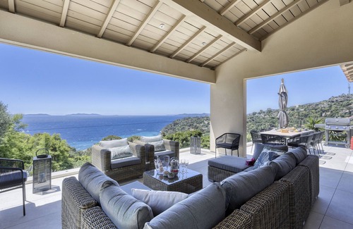 Le Rayol Villa | Spectacular sea view/shops and beach within walking distance/Luxury