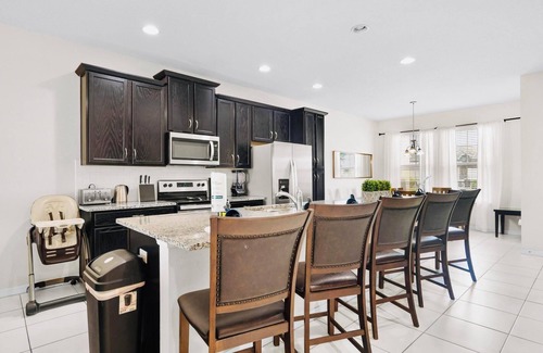 Four Corners House | Spectacular 3BD/3.5BH Free Resort 8mi Disney