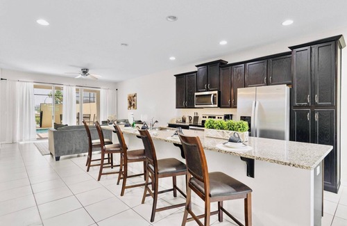 Four Corners House | Spectacular 3BD/3.5BH Free Resort 8mi Disney