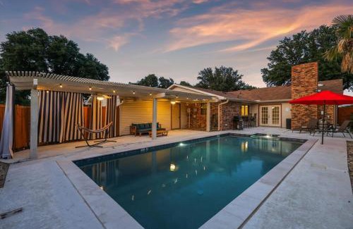 Northeast Carrollton House | Spectacular 4BR 2,5BA Holiday Home with Pool and Grill
