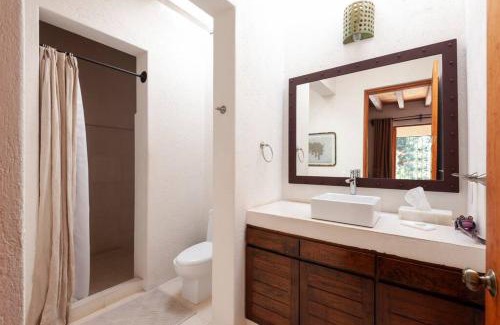 Valle de Bravo House | Spectacular House with Jacuzzi and Huge Garden