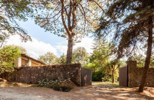 Valle de Bravo House | Spectacular House with Jacuzzi and Huge Garden