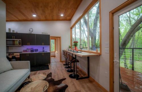 Cotton Gin House | Spectacular Luxurious Tree House with Jacuzzi and Fire Pit in Texas