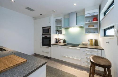 Holland Park Apartment | Spectacular Mews House in Holland Park