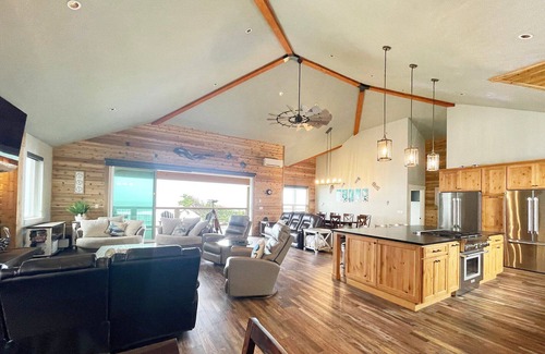 Seal Rock House | Spectacular Ocean Front Home - 30+ Night Stays! Hot Tub, Dog Friendly!