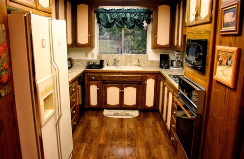 McArthur House | Spectacular River View In Charming Country Home