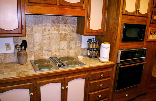 McArthur House | Spectacular River View In Charming Country Home