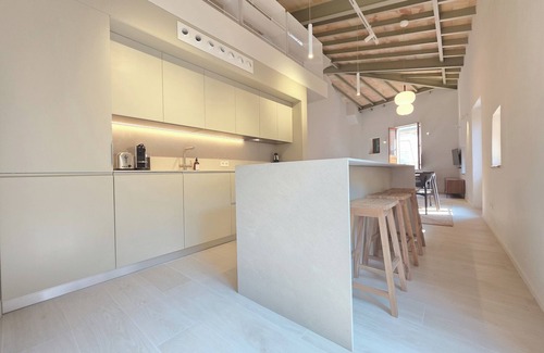 Monti-Sion House | Spectacular rooftop with cathedral views and BBQ