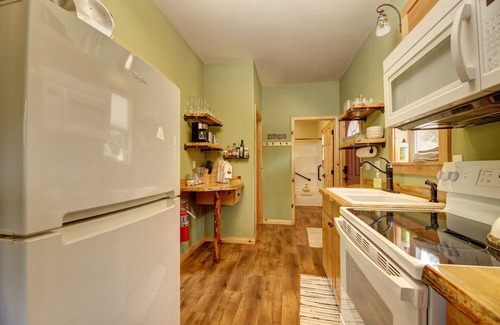 Rapid City Cabin | Spectacular setting, amenities, and centrally located to Mt. Rushmore and Custer State Park, and hiking. WiFi. Excellent cell service (Verizon & ATT). Private campfire and fireplace. Off-season discounts. No extra fees.