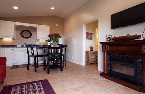 Atascadero House | Spectacular View in the Middle of Wine Country: Private 1-Bedroom Guesthouse