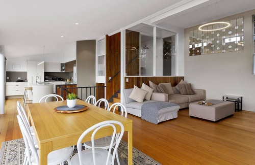 Mount Nelson House | Spectacular Views - 4 Bedroom House