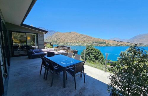 Frankton House | Spectacular Views & Comfort in Queenstown