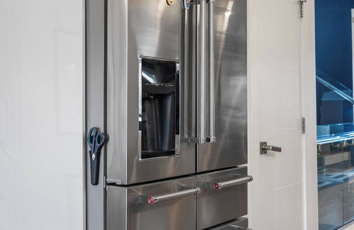 Southwest Calgary House | *Spectacularly Spacious* 6-Person Sauna |Rocket-ship|Game-Room|Hammock