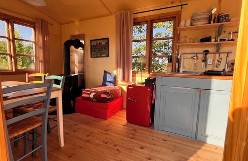 Oetzen House | Spend the night in the circus wagon on the sheep pasture