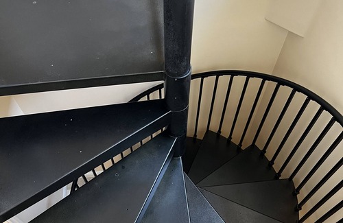 Azusa House | Spiral Staircase guest housen