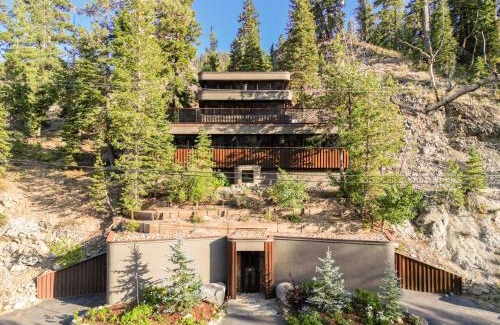 Alpine Meadows House | Spire Chalet at Alpine Meadows - 4BR W Hot Tub and Ski Shuttle