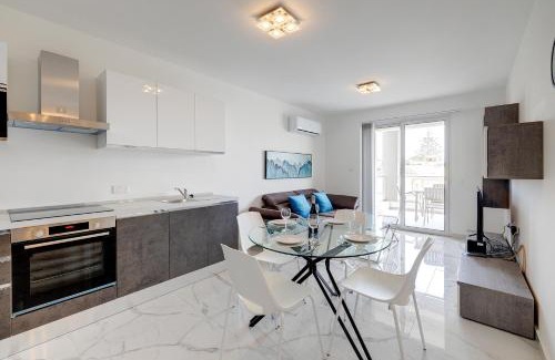 Swieqi Apartment | Splendid 2BR Apartment, steps to St Georges Bay