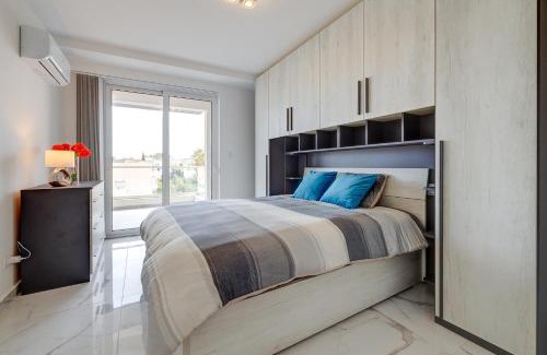 Swieqi Apartment | Splendid 2BR Apartment, steps to St Georges Bay