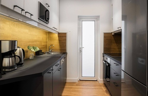 Makrigianni Villa | Splendid Athens Apartment | 4 Bedrooms | Apartment Emperor | Balcony.