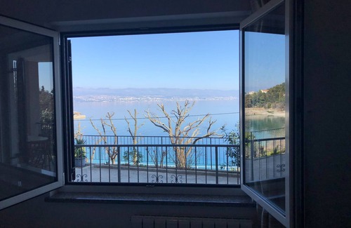 Medveja Apartment | Splendid Beachfront Medveja Apartments