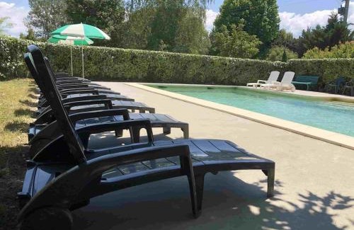 Aubignan Villa | Splendid Provençal Villa with Pool and View