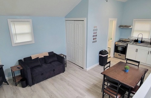 Geneva-on-the-Lake Apartment | Split Level Beach Access 2 Queen Bed Apartment in Geneva U9