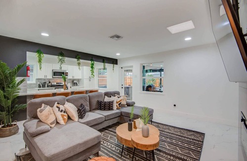 Spring Branch Central House | Spring Branch Getaway Feat 5BD, Pool, Hot tub