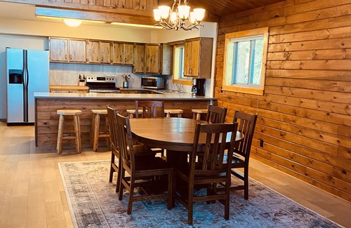 Kalispell House | Spring Creek Cabin is the quintessential Montana vacation property!
