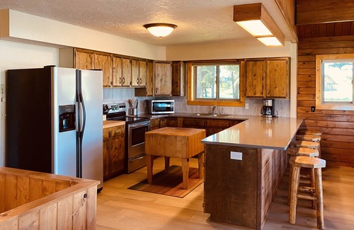 Kalispell House | Spring Creek Cabin is the quintessential Montana vacation property!