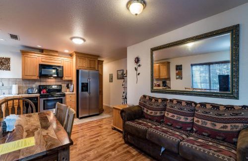 Yosemite West House | Spring Wonderland