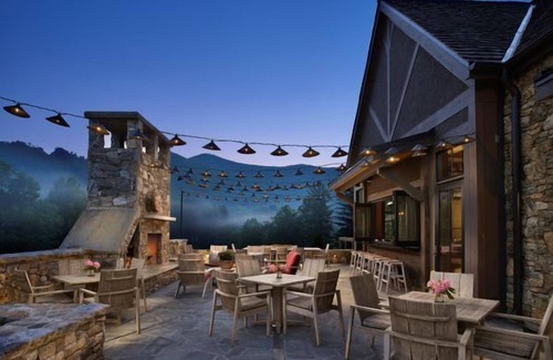 Canton Cottage | Springdale Treehouse Lodging 6