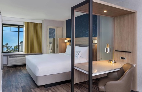 Carlsbad Village Hotel | SpringHill Suites by Marriott San Diego Carlsbad