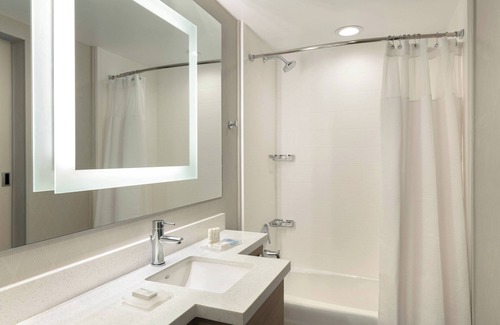Carlsbad Village Hotel | SpringHill Suites by Marriott San Diego Carlsbad