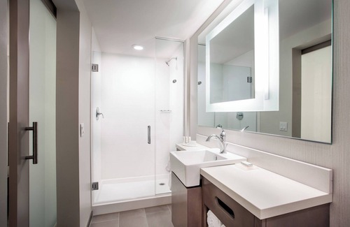 Columbia Hotel | Springhill Suites San Diego Downtown/Bayfront