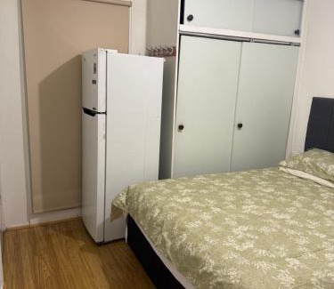 Springvale South House | Springvale Couple Room for Rent