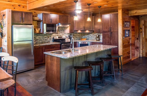 Scottsburg Cabin | Springwater Lodge is in a central location for your fall wine tour!