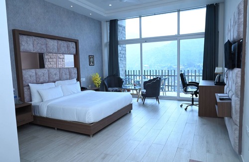 Chachyot Hotel | SPT Clarks Inn Suite Mandi