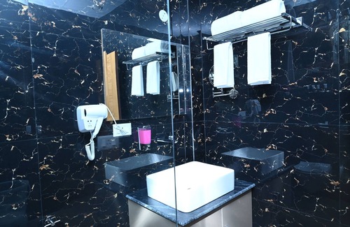 Chachyot Hotel | SPT Clarks Inn Suite Mandi