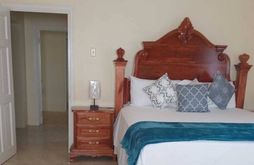 Spur Tree House | Spurtree Home Away Villa's #3