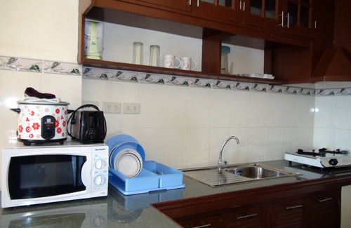 Puerto Galera Apartment | Squares Cafe and Apartments