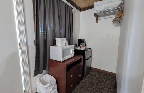 Squaw Valley Cabin | Squaw Valley Motel Room #6