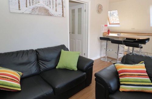 Otterburn Cabin | SQUIRREL LODGE, pet friendly, character holiday cottage in Otterburn