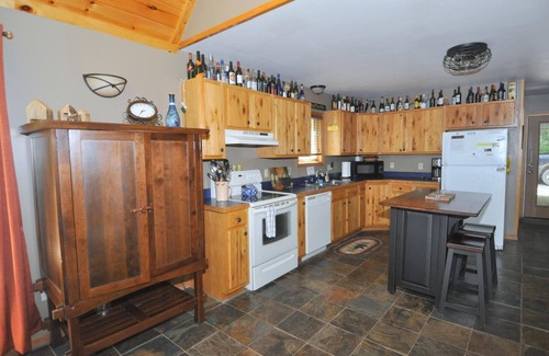 Berkeley Springs Cabin | Sqyrls Nest - 3BR Retreat With a Hot Tub